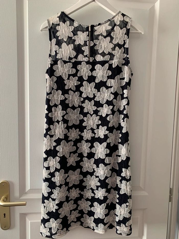 Robe noire et fleurs écrues - photo numéro 2