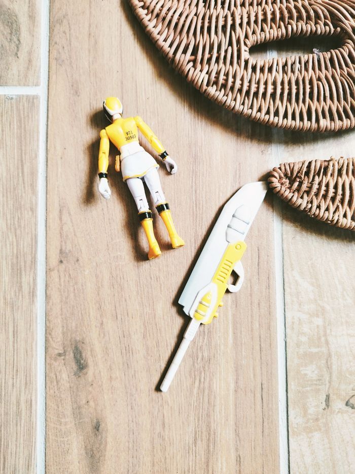 🙅 Power rangers megaforce - Figurine du ranger jaune avec épée - marque Bandai - photo numéro 3