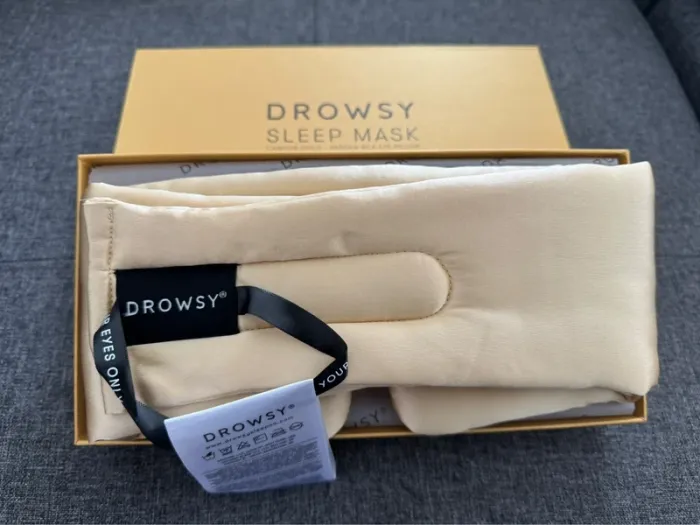 Masque de sommeil en soie Drowsy « L’amour Gold » - photo numéro 5