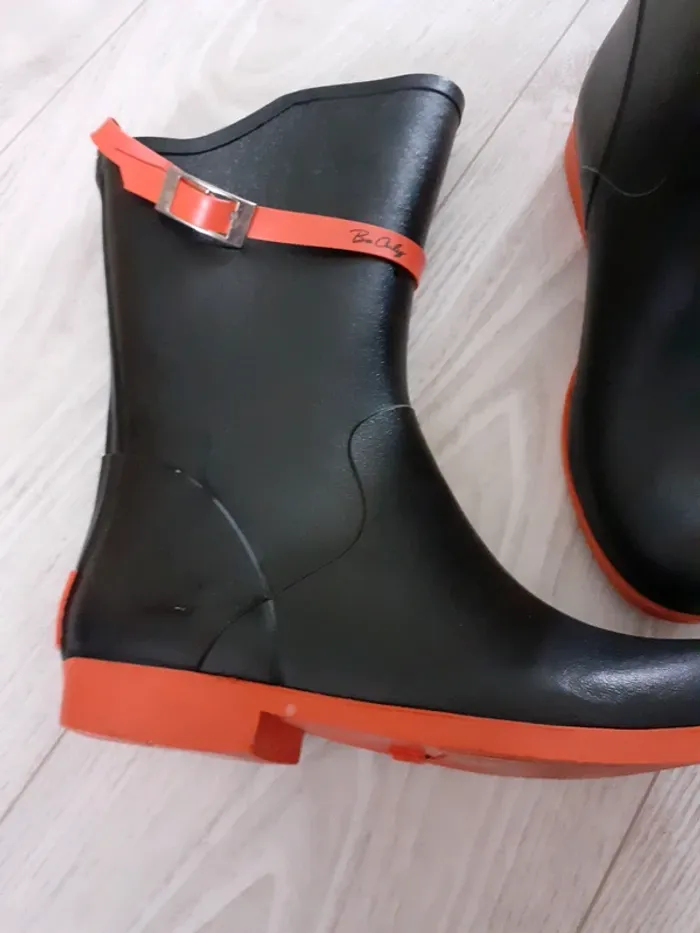 Bottes de pluie noire et rouge marque By Only. - photo numéro 4