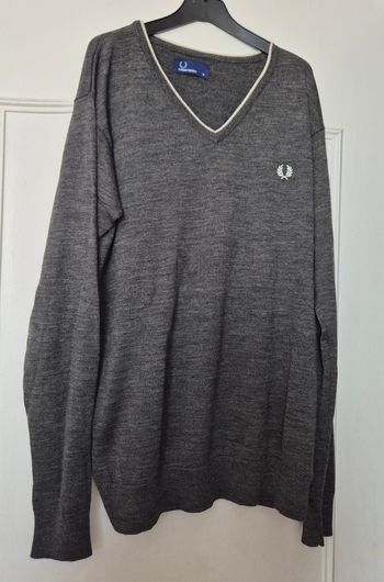 Fred Perry pull col v gris laine M (38/40) logo brodé maille fine classique homme