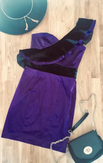 Élégante robe asymétrique