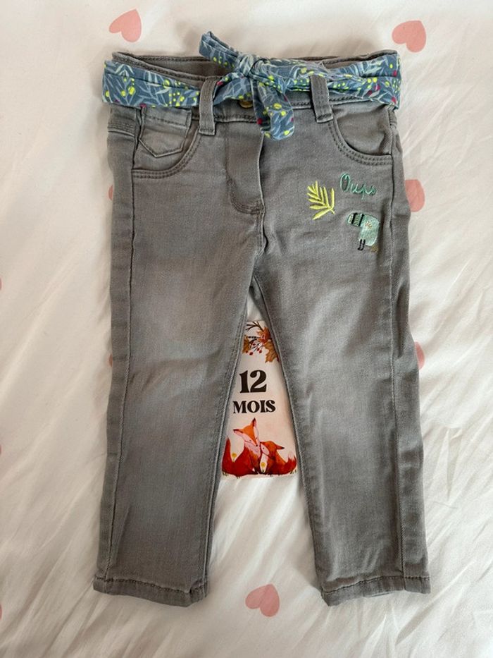 Jean gris avec ceinture