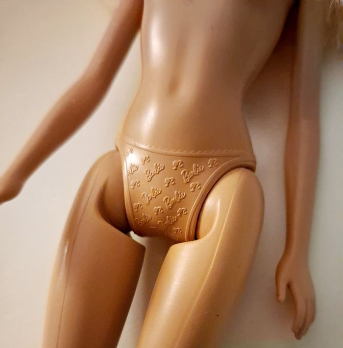 Barbie chic robe cocktail noire et blanche - photo numéro 7