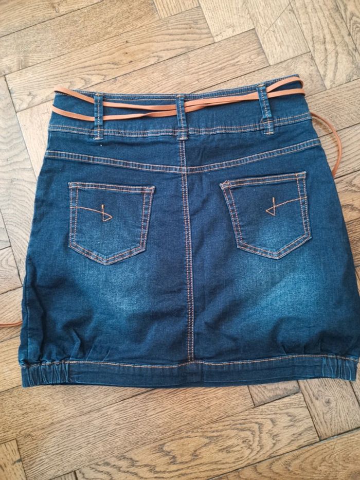 Jolie jupe en jean neuve taille 42 - photo numéro 2