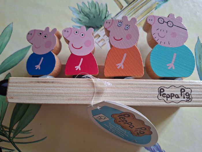 Peppa pig - 4 personnages en bois