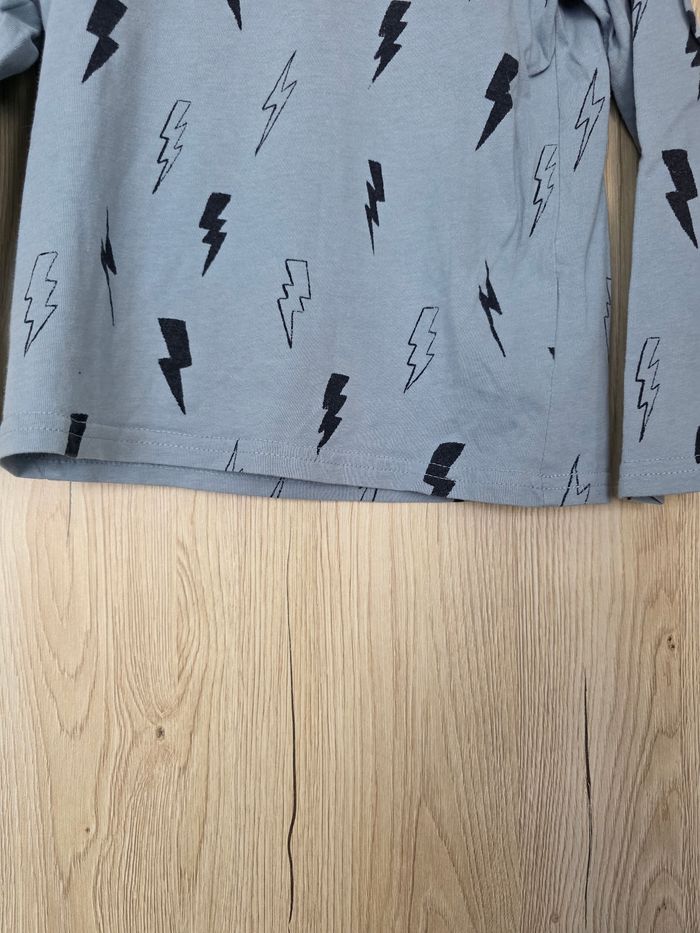 TEE-SHIRT GARÇON MANCHE LONGUE MOTIFS DESSUS KIABI TAILLE 5ANS - photo numéro 2
