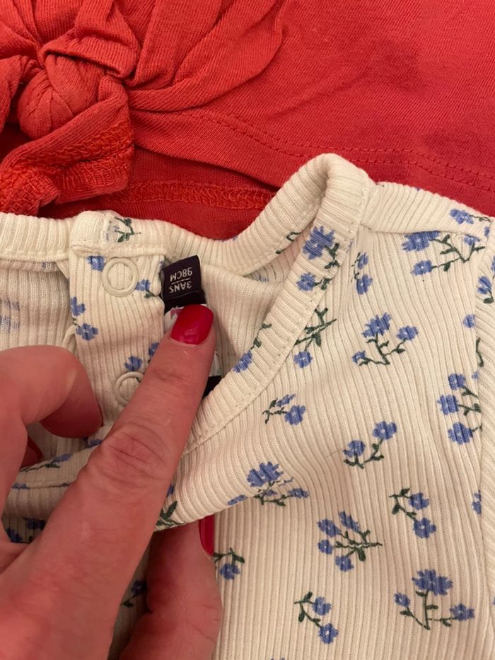Lot 3 t-shirts et 1 boléro en 3 ans - photo numéro 10