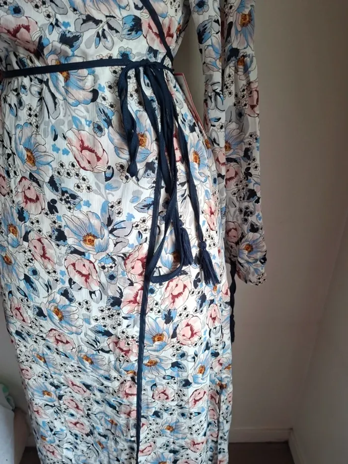 Robe longue porte-feuille fleurie, Glamorous, neuve, taille 40 - photo numéro 3