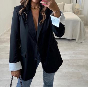 Blazer noir avec manche revers blanc
