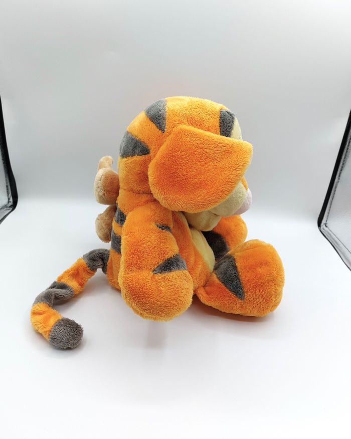 Grande peluche Tigrou grandes oreilles et petit gourou Disneyland Paris 37 cm doudou - photo numéro 4