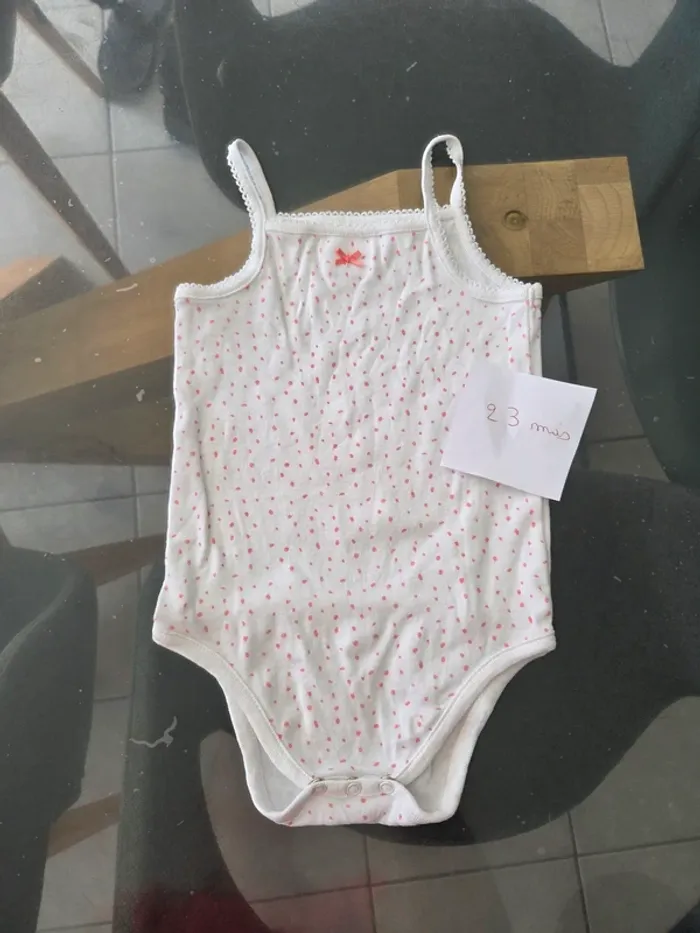 Body bretelles taille 23 mois