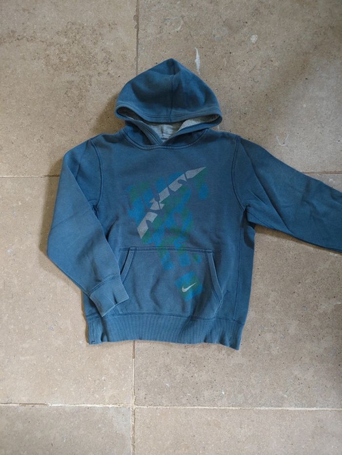 Pull Nike taille 152-158 (12-13 ans)