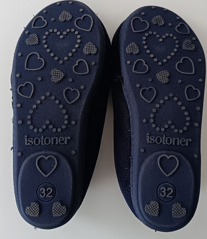 Chaussons Isotoner pointure 32 neufs - photo numéro 2