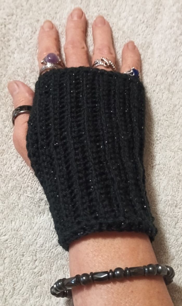 Mitaines "NUIT ETOILEE" fait main au crochet taille M/L - photo numéro 6