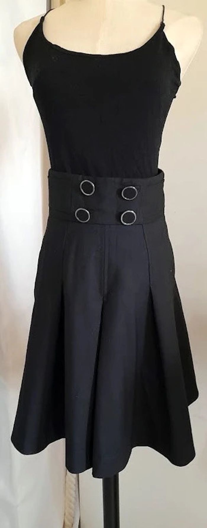 Petite jupe noire taille haute laine