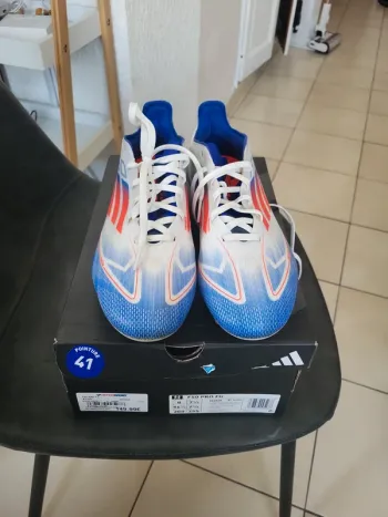 Crampons moulés Adidas F50 Pro FG