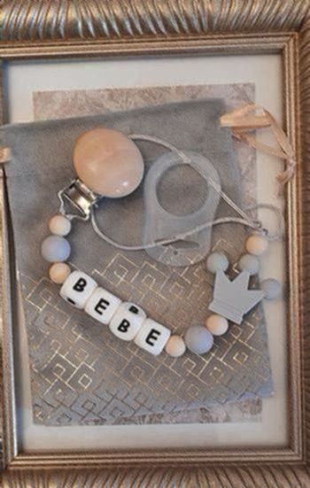 Attache tétine personnalisé avec adaptateur et pochette cadeau