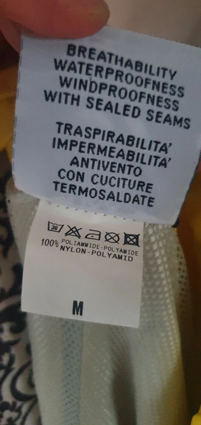 Imperméable jaune - photo numéro 6