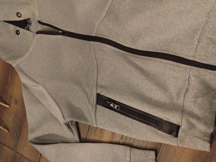 Sweat à capuche Boom Kids gris et noir avec zip – Garçon 12 ans – Très bon état - photo numéro 3