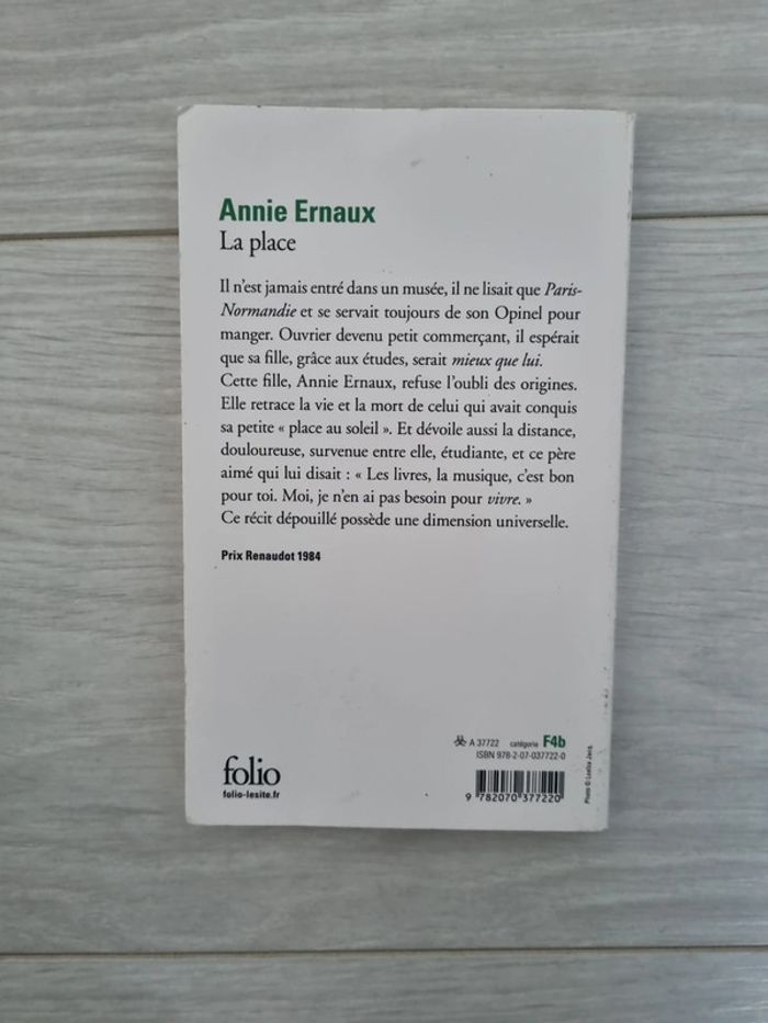 La place - photo numéro 2