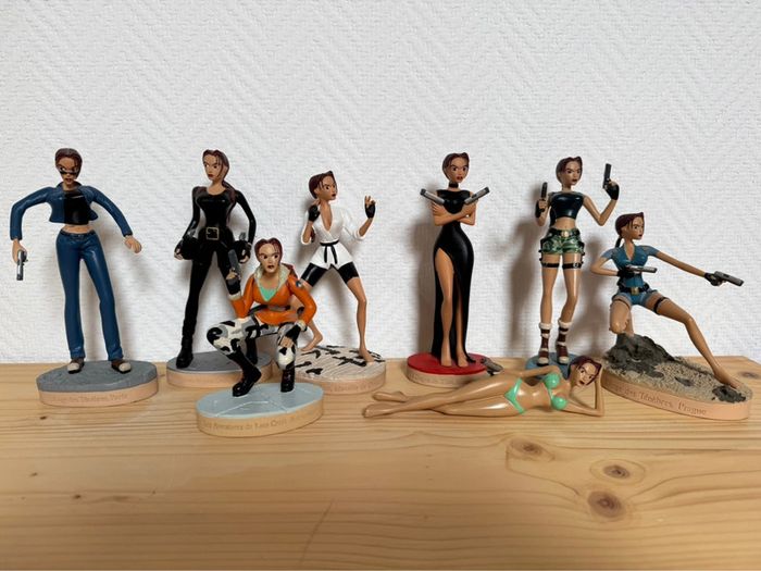 Lot de 8 figurines Tomb Raider