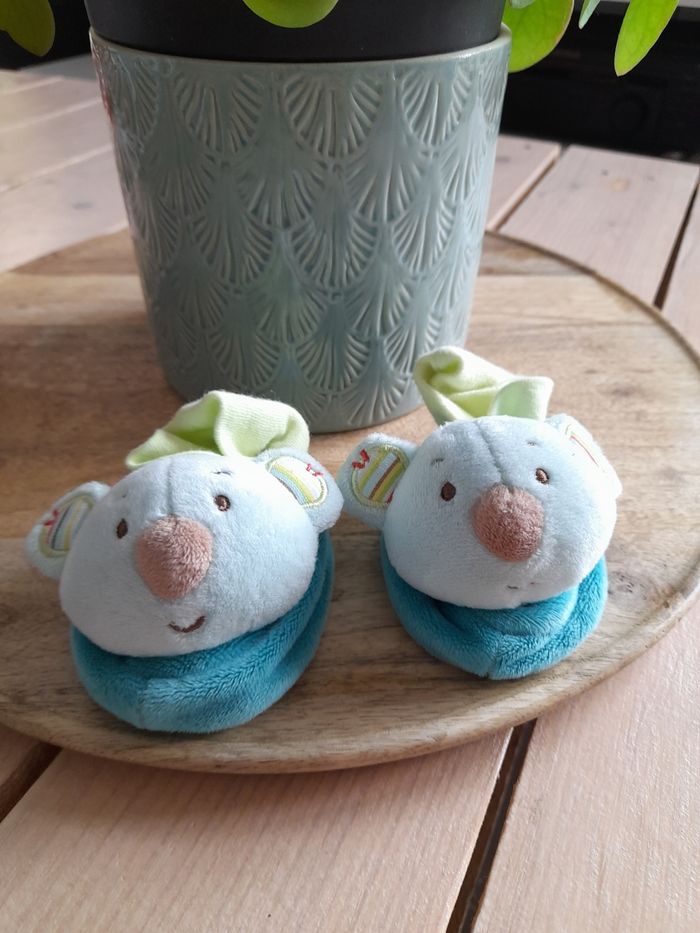 NEUF Chaussons grelot bébé - photo numéro 2