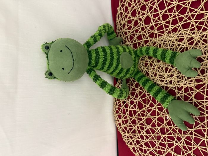 JELLYCAT London Frederick la grenouille à rayures vertes, peluche souple de 43 cm - photo numéro 2