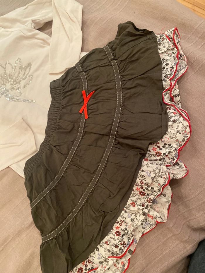 Bel Ensemble 2 ans à 3 ans pull fin et jupe à fleurs - photo numéro 2