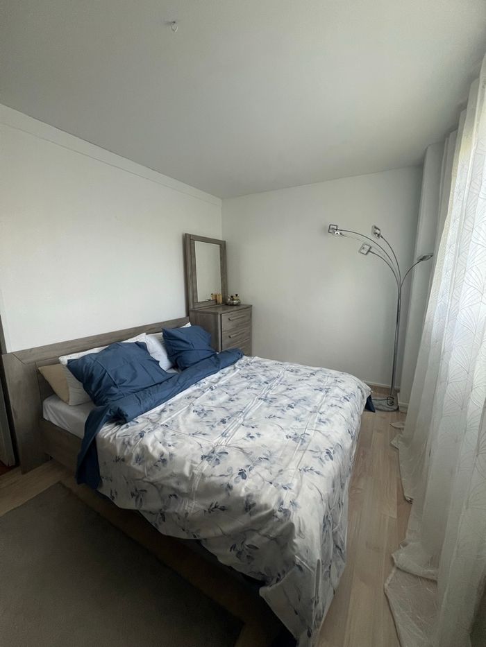 Housse de couette Guy Laroche 240x220 et deux taies d’oreillers 65x65 cm neuf avec étiquette