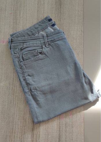 Jean couleur gris taille 42 marque Kiabi pour femme