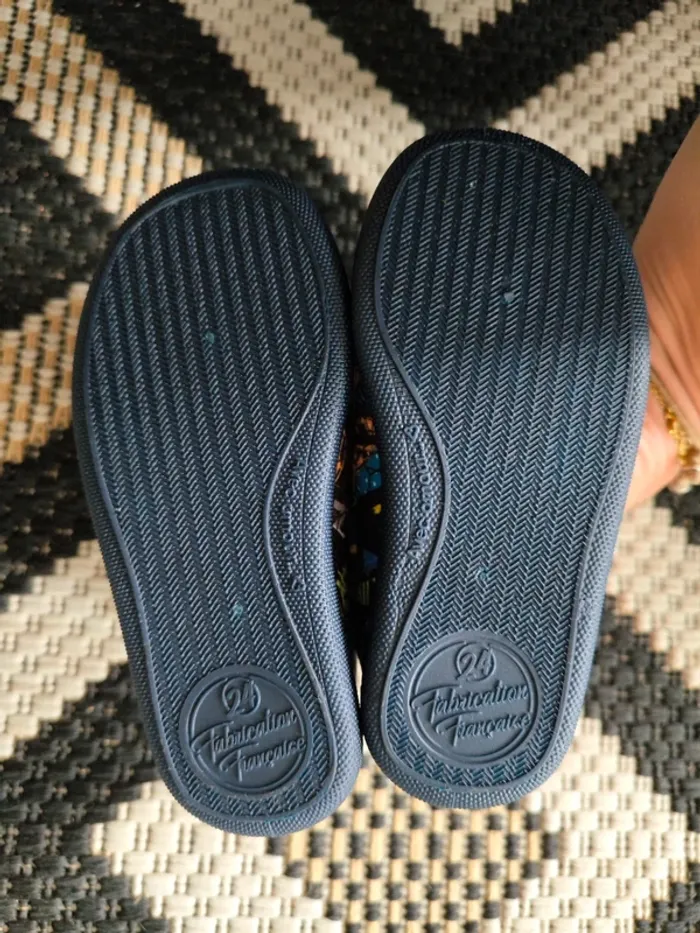 Chaussons "Avec Amour" taille 24  Motif football neuve - photo numéro 2