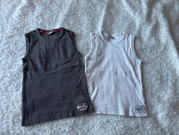 Lot de 2 débardeurs / maillot de corps 8 ans Tape à l’œil