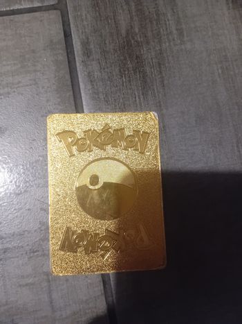 Carte pokemon dorée
