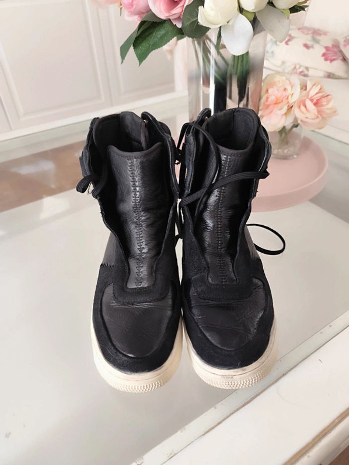 Très jolie paire de basket Nike taille 38.5 noir air force 1 rebel xx - photo numéro 2
