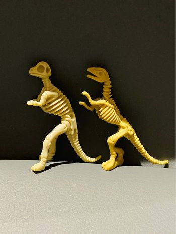 2 Figurines Dinosaures