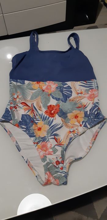 Maillot de bain une pièce taille 12-13 ans