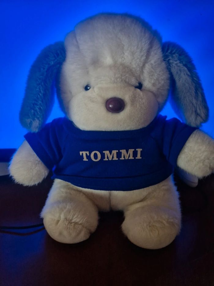 chien tommi en peluche - photo numéro 3