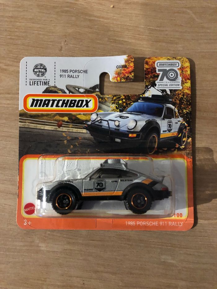 Miniature matchbox Porsche 911 rallye 1985