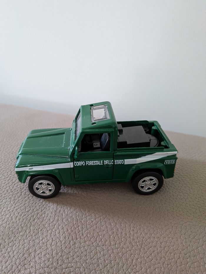 Voiture pick up Land Rover Defender - photo numéro 1