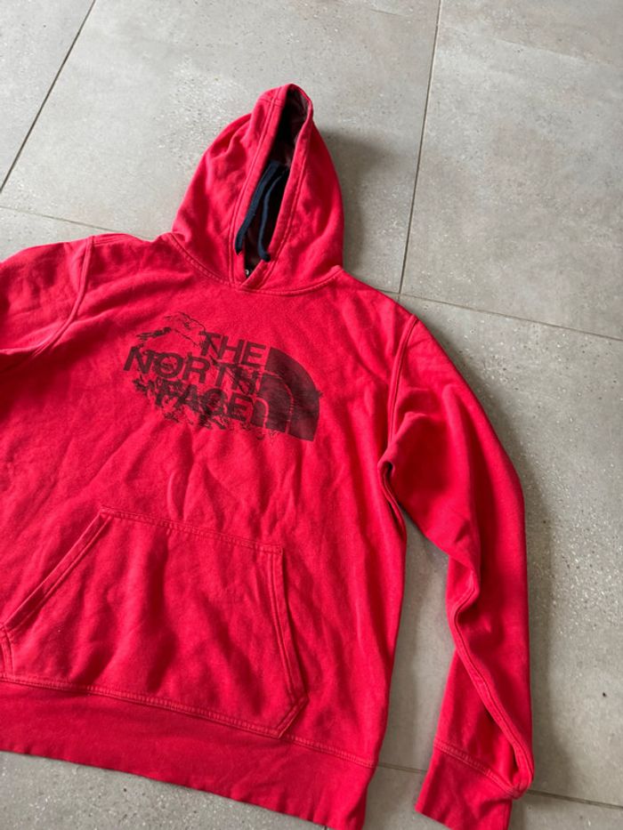 Sweat à capuche rouge The North Face, taille S, bon état - photo numéro 2