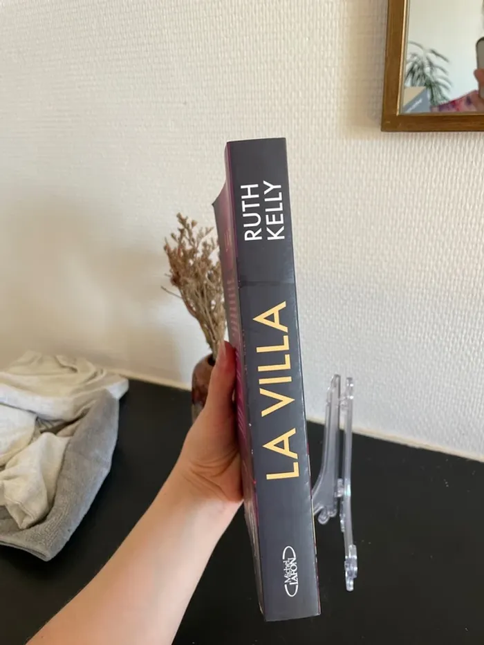 Livre - La villa - photo numéro 5