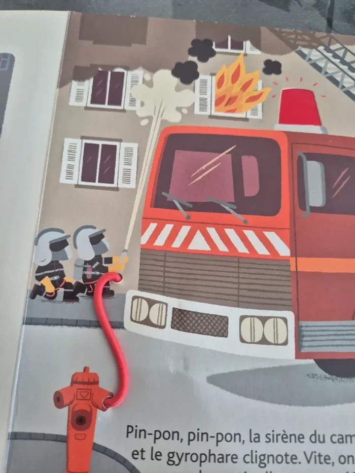 Livre Sensorielle Mes Transports à Toucher - photo numéro 4