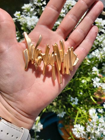 Broche acier gold brossé baroque