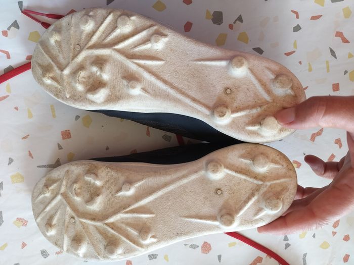 Baskets de foot taille 35 - photo numéro 2