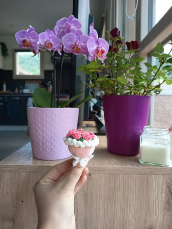 Petite peluche bouquet de fleur crochet neuf