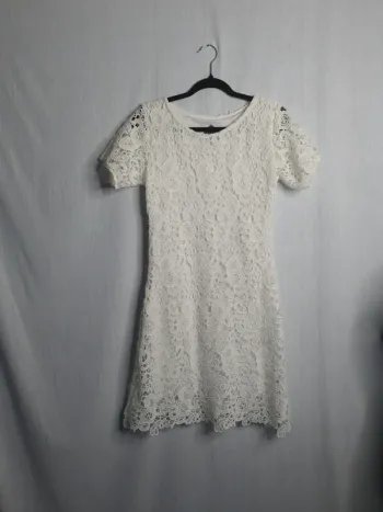 Magnifique robe blanche en dentelle