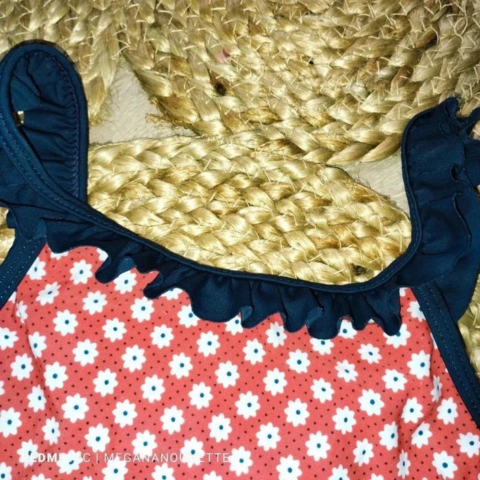👙 Maillot de bain fille 1 pièce rouge fleuri - Taille 4 ans - Boutique parisienne 🌼 - photo numéro 4