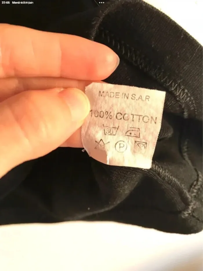 Débardeur noir taille 38/40 avec cœur en strass sur le devant - photo numéro 9