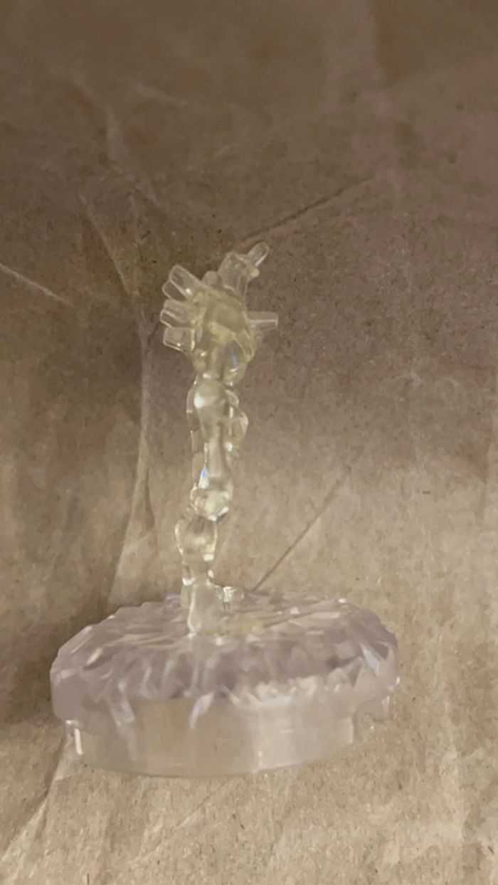 Bandai - Ben 10 - 1 mini figurine translucide de 4,5cm - photo numéro 5